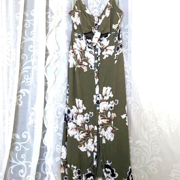La Vie Boheme Dresses & Skirts - LA VIE BOHEME Woman's size 8 Sage & Floral Halter Sundress